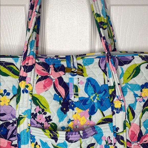 Vera Bradley Blue and Purple Travel Bag with Floral Design - Picture 4 of 8